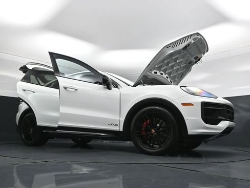 New 2026 Porsche Cayenne GTS AWD/4WD image 34