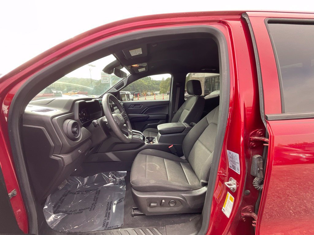 Used 2024 Chevrolet Colorado Trail Boss w/ Technology Package AWD/4WD image 9