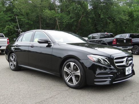 Used 2019 Mercedes-Benz E 300 4MATIC image 3