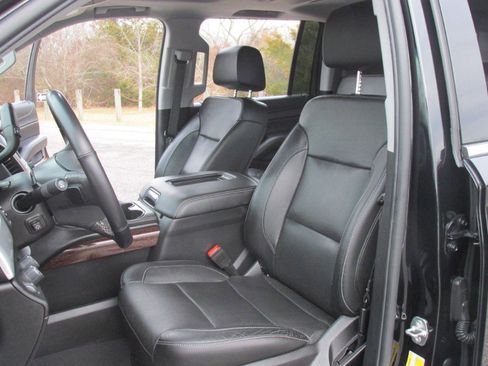 Used 2019 GMC Yukon XL SLT w/ Premium Edition image 3