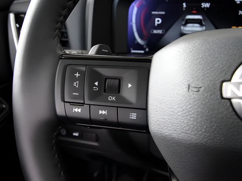 Used 2025 Nissan Rogue Platinum AWD/4WD image 16
