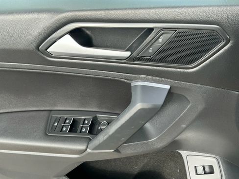 Used 2018 Volkswagen Tiguan SEL w/ 3rd Row Seat Package image 9