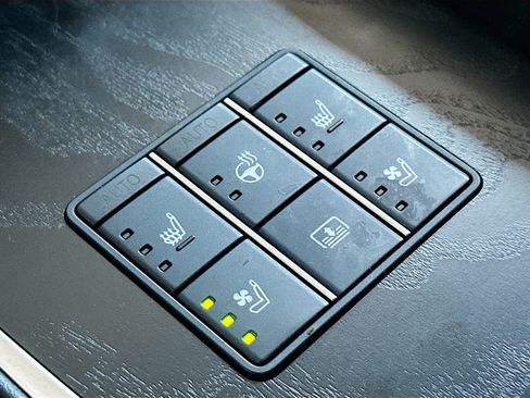 Used 2023 Lexus LS 500 RWD image 18