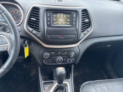 Used 2015 Jeep Cherokee Latitude image 23