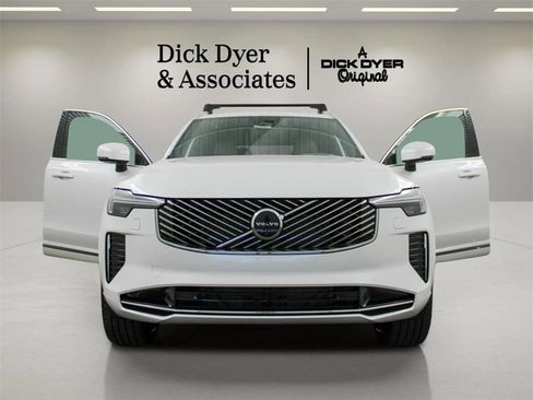 New 2026 Volvo XC90 B5 Ultra w/ Protection Package Premier image 17