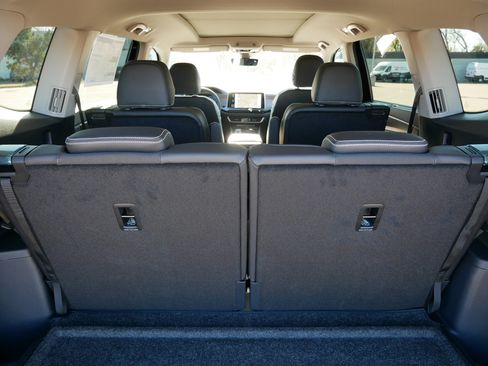 New 2026 Volkswagen Atlas SEL image 6