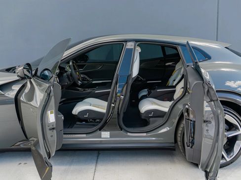 Used 2024 Ferrari Purosangue AWD/4WD image 21