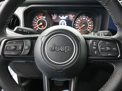 Used 2025 Jeep Wrangler Unlimited Sport AWD/4WD image 28