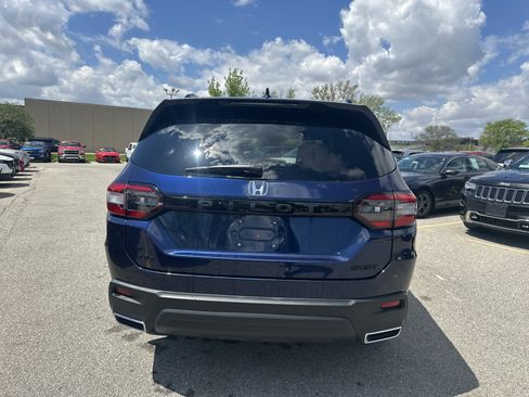 Certified 2025 Honda Pilot Sport image 9