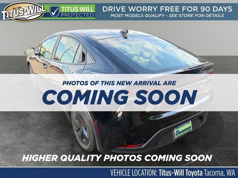 Used 2025 Toyota Prius LE FWD image 3