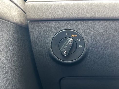 Used 2024 Volkswagen Taos SE image 15