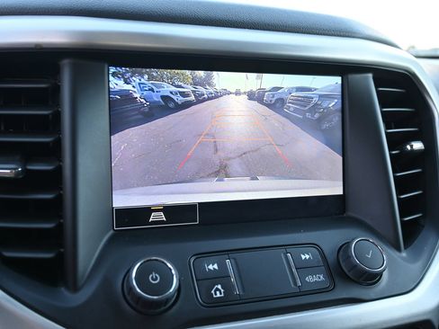 Used 2023 GMC Acadia SLE w/ Driver Convenience Package FWD image 13