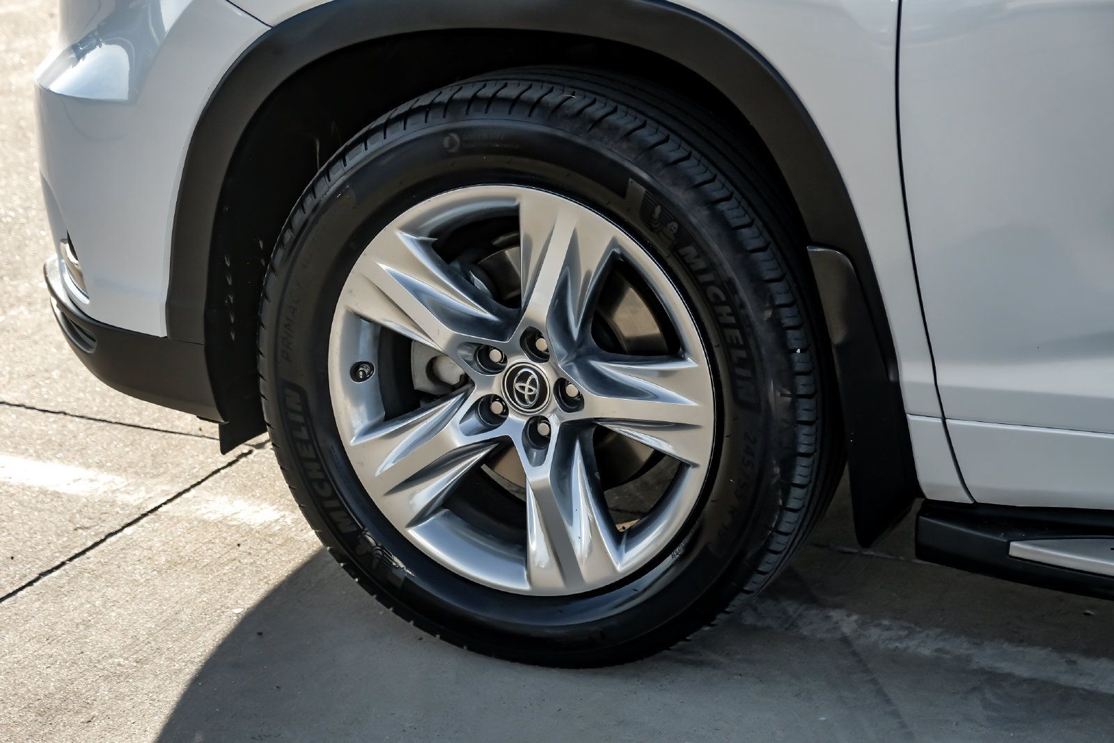 Used 2016 Toyota Highlander Limited w/ Driver Technology Package FWD image 55