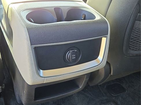 Used 2024 Kia Carnival LX image 16