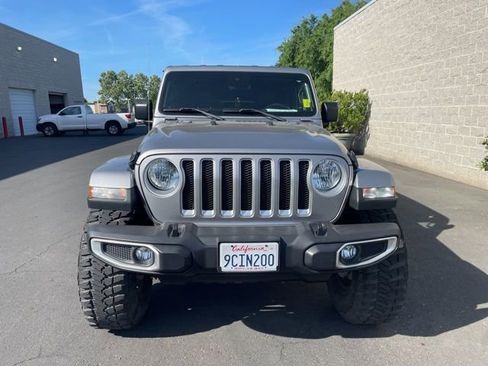 Used 2020 Jeep Wrangler Unlimited Sahara image 2