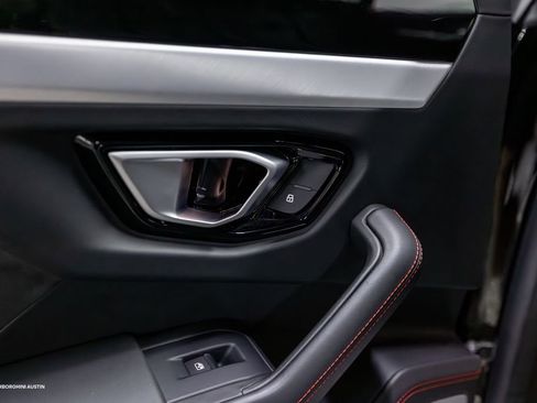 Used 2019 Lamborghini Urus AWD/4WD image 35