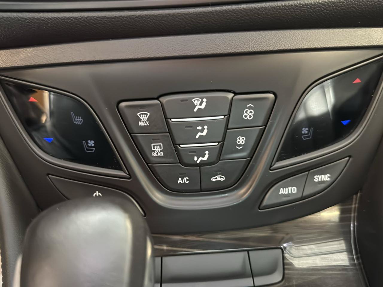 Used 2019 Buick Envision Premium w/ Driver Confidence Package AWD/4WD image 18