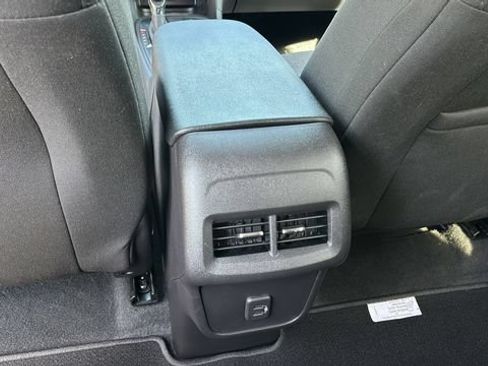 Used 2024 Chevrolet Equinox LT FWD image 20