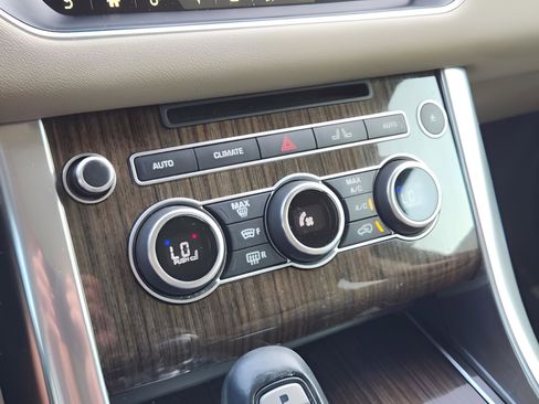 Used 2017 Land Rover Range Rover Sport HSE image 13