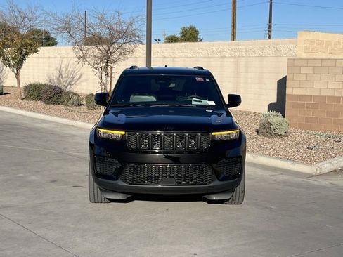 Certified 2023 Jeep Grand Cherokee Altitude image 5