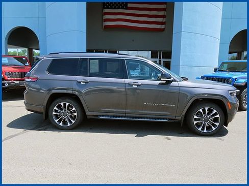 Certified 2022 Jeep Grand Cherokee L Overland w/ Luxury Tech Group IV AWD/4WD image 2
