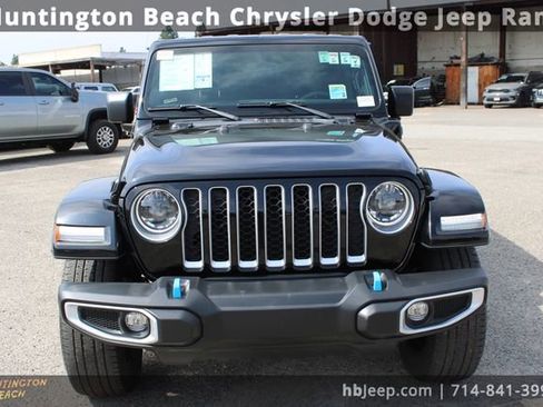 Used 2023 Jeep Wrangler Unlimited Sahara image 2