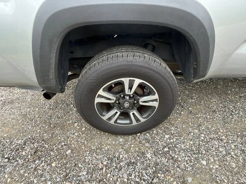 Used 2018 Toyota Tacoma TRD Sport RWD image 22