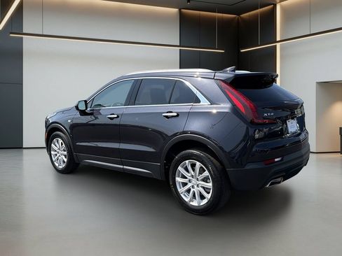 Certified 2022 Cadillac XT4 Luxury w/ Cold Weather Package FWD image 3