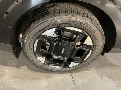 New 2026 Kia Carnival EX FWD image 21