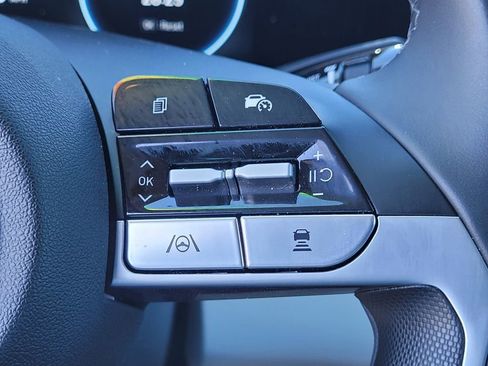 Used 2025 Hyundai Elantra Limited FWD image 19