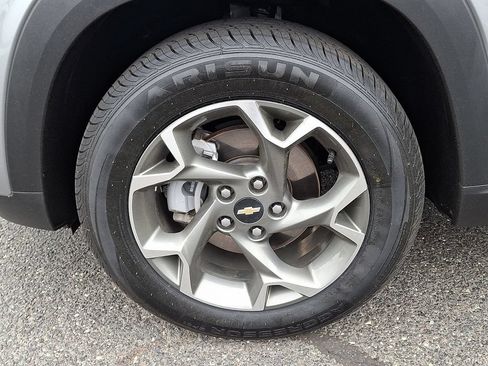 Used 2025 Chevrolet Trax LT FWD image 12