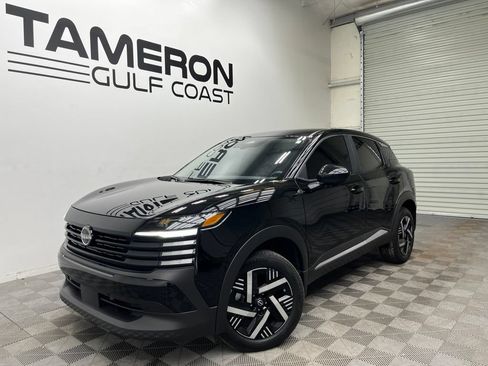 Used 2025 Nissan Kicks SV FWD image 2