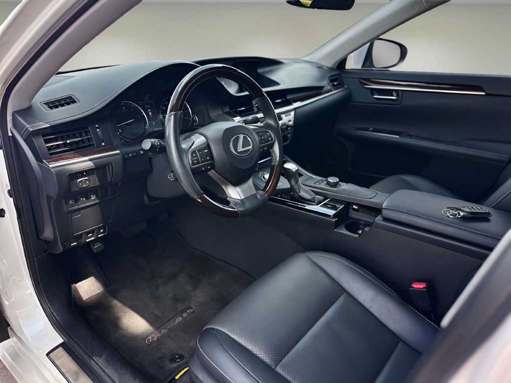Used 2017 Lexus ES 350 w/ Premium Package FWD image 19