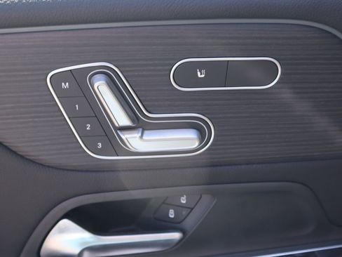 New 2026 Mercedes-Benz GLB 250 4MATIC image 19