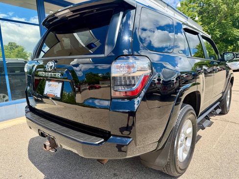 Used 2018 Toyota 4Runner SR5 AWD/4WD image 11