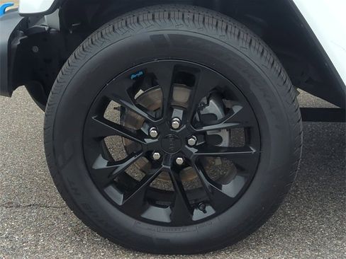 Used 2022 Jeep Wrangler Unlimited Sahara w/ Cold Weather Group image 10