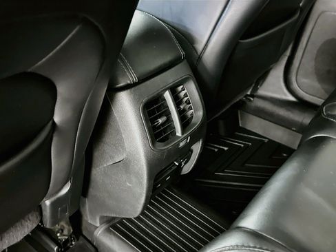 Used 2019 Jeep Cherokee Limited AWD/4WD image 29