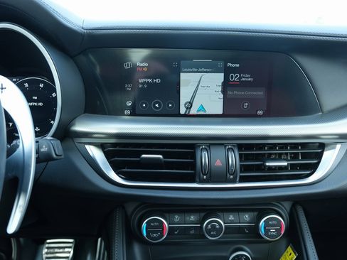 Used 2024 Alfa Romeo Stelvio Veloce image 19