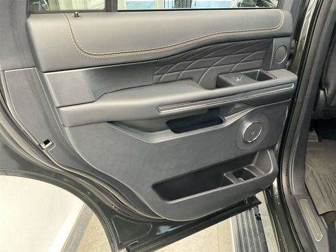 Used 2022 Ford Expedition Platinum AWD/4WD image 10