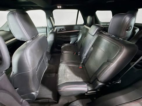 Used 2019 Ford Explorer XLT w/ XLT Sport Appearance Package AWD/4WD image 27