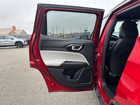 Used 2024 Jeep Compass Limited AWD/4WD image 9