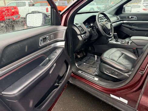 Used 2018 Ford Explorer Sport image 15