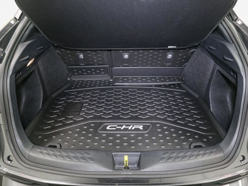 Used 2022 Toyota C-HR XLE image 11