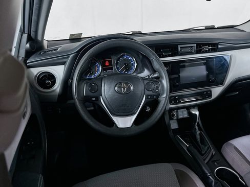 Used 2018 Toyota Corolla LE FWD image 17