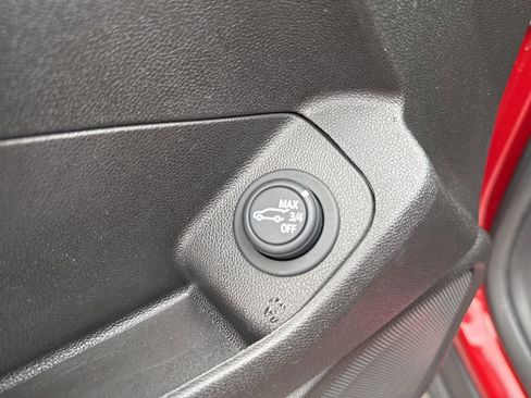 Used 2024 GMC Terrain SLE w/ Driver Convenience Package image 28