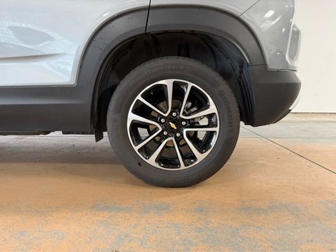 Used 2026 Chevrolet TrailBlazer LT w/ LT Cold Weather Package AWD/4WD image 10