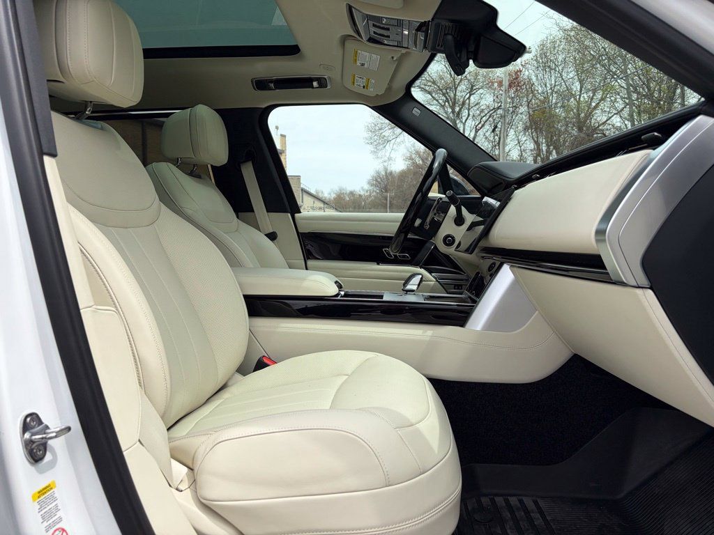 New 2025 Land Rover Range Rover SE AWD/4WD image 15