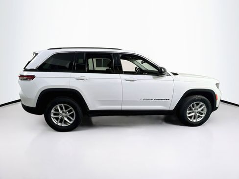 Used 2023 Jeep Grand Cherokee Laredo AWD/4WD image 4