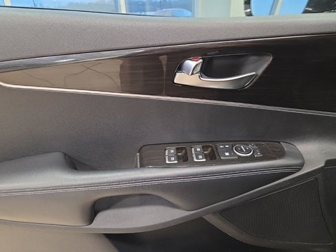 Used 2020 Kia Sorento LX image 11