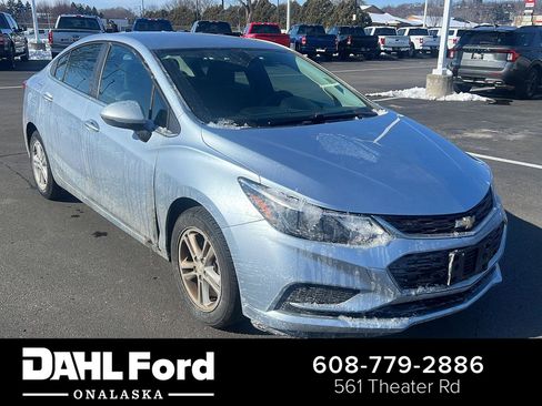 Used 2017 Chevrolet Cruze LT image 1
